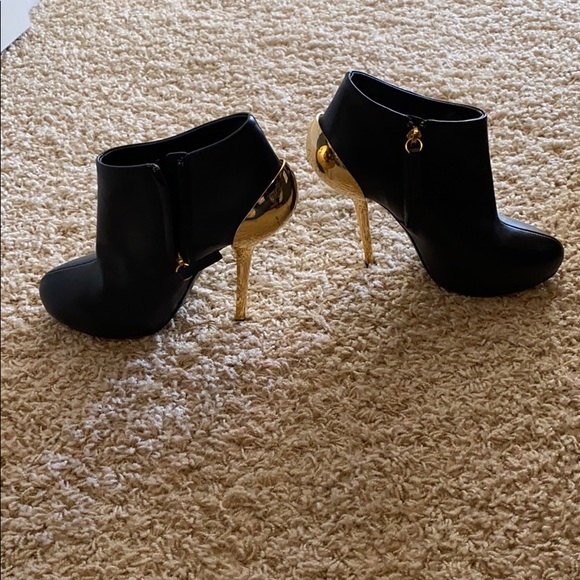 Giuseppe Zanotti black and gold heel boots - Picture 3 of 9